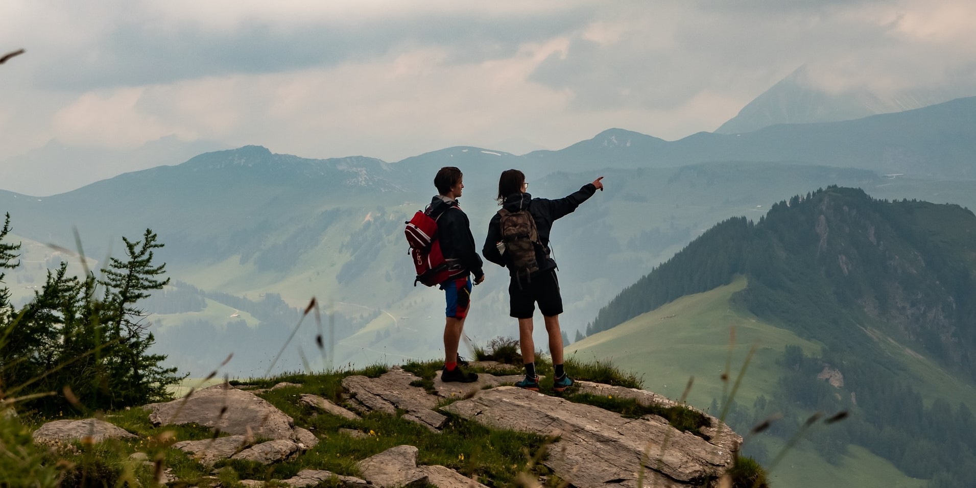 Which outdoor clothing brands are climbing high with their organic visibility?
